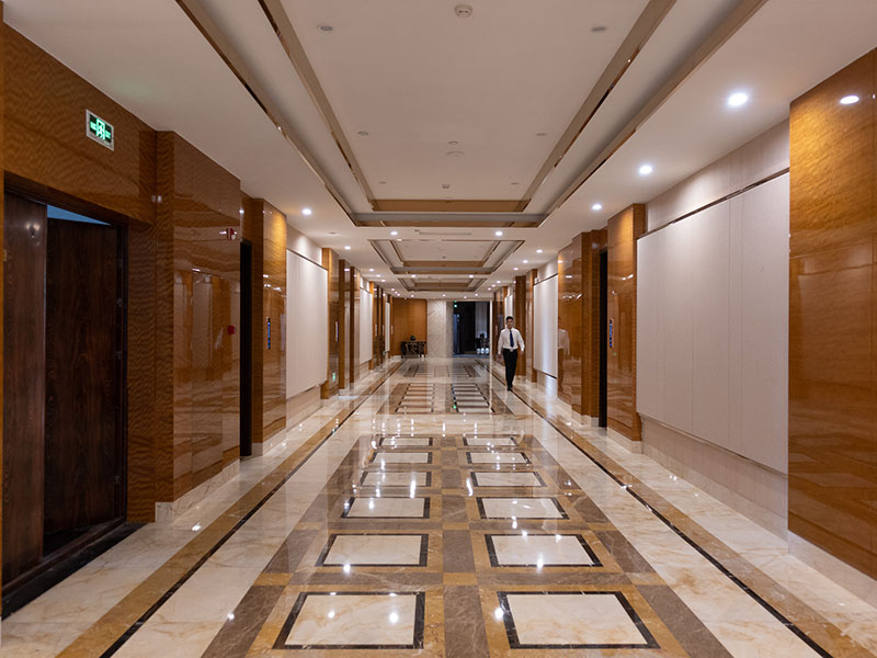 广东酒店大厅家具固装装饰墙要如何设计